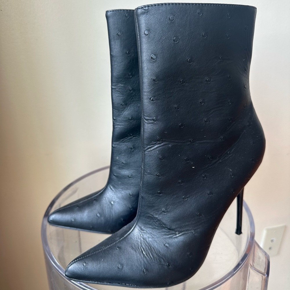 Black pointy toe boots